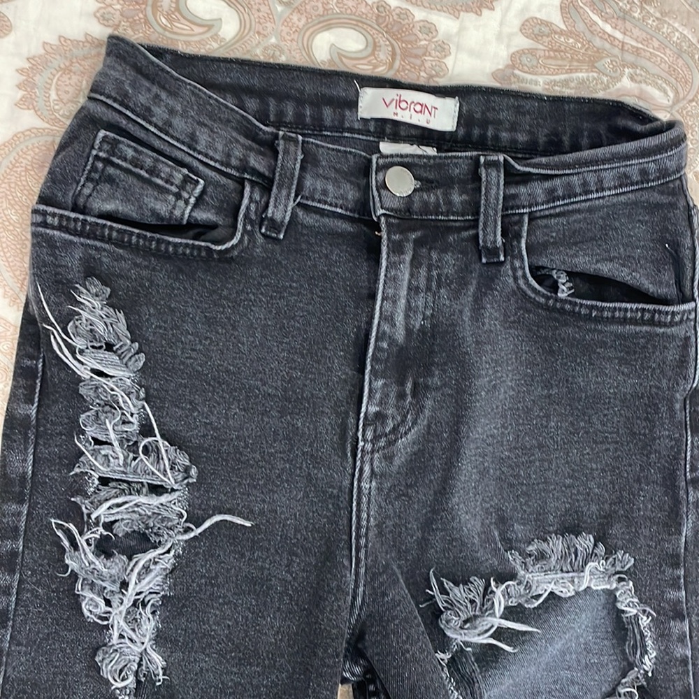 High Rise
Relaxed Fit
Distressing Throughout
Zipper + Button-Front Closure - Picture 8 of 12